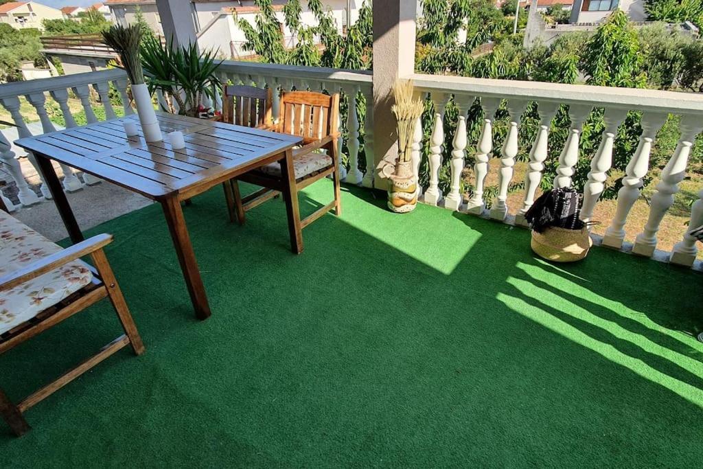 Three Bedroom Apartment Between Trogir And Split Kaštela Екстериор снимка