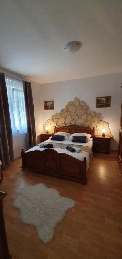 Three Bedroom Apartment Between Trogir And Split Kaštela Екстериор снимка