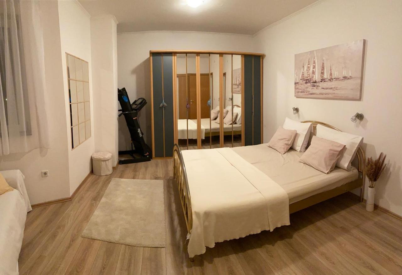 Three Bedroom Apartment Between Trogir And Split Kaštela Екстериор снимка